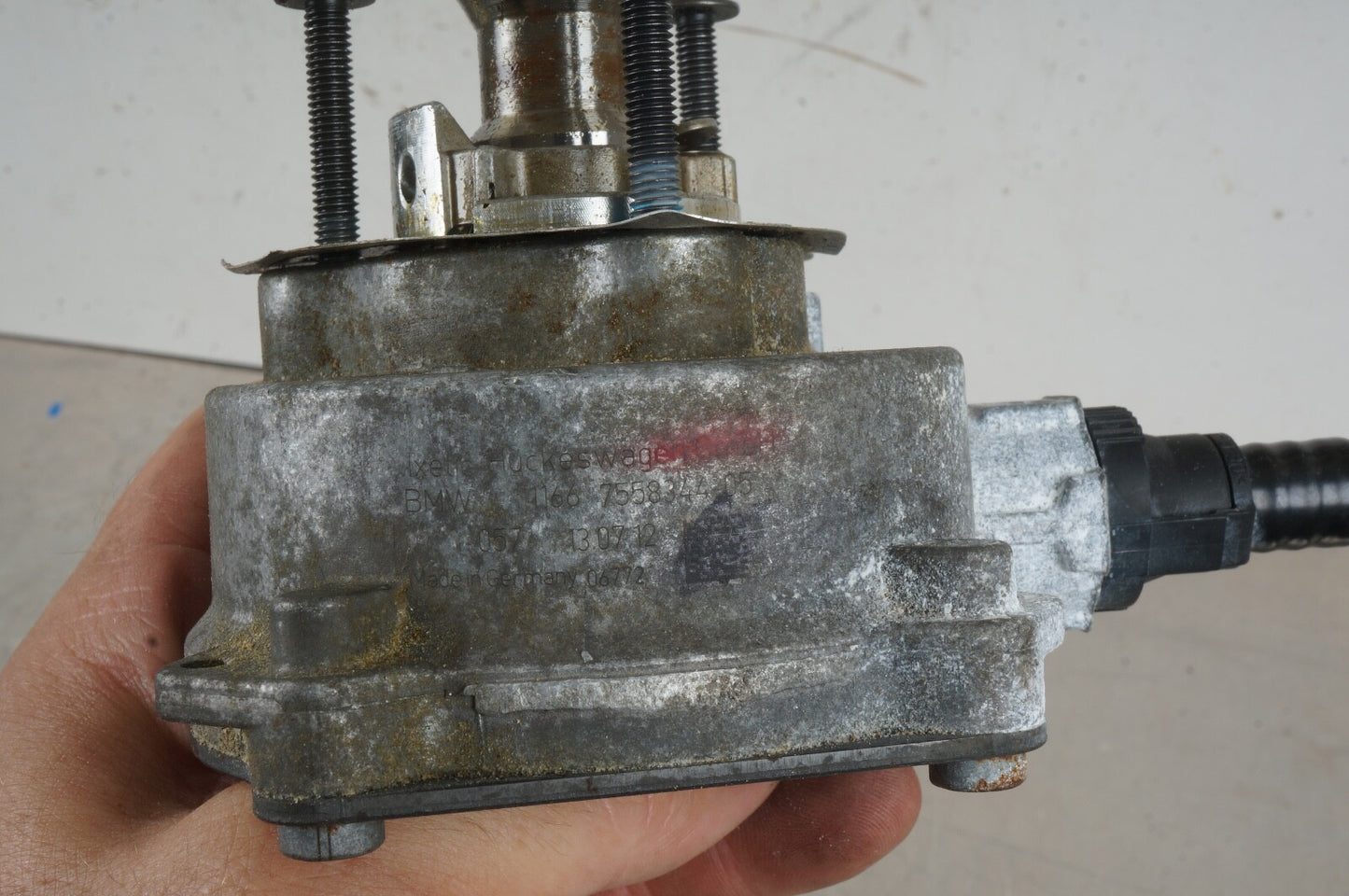2007-2013 BMW 328I - Vacuum PUMP 7558344