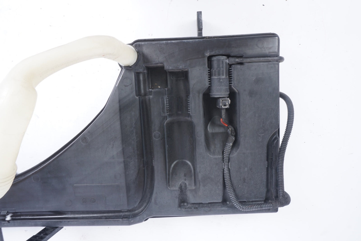 2014 - 2024 MASERATI GHIBLI WINDSHIELD WASHER RESERVOIR TANK BOTTLE W/ PUMP OEM