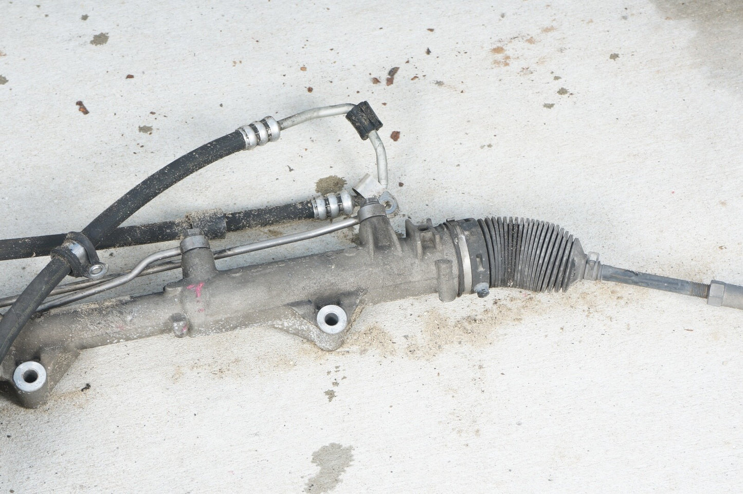 08-11 Mercedes W204 C350 C250 Power Steering Rack and Pinion 20411011017 OEM