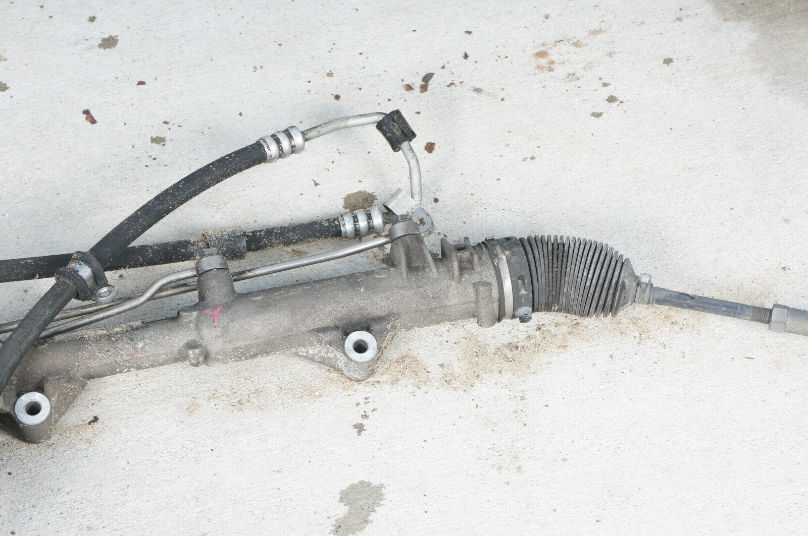 08-11 Mercedes W204 C350 C250 Power Steering Rack and Pinion 20411011017 OEM