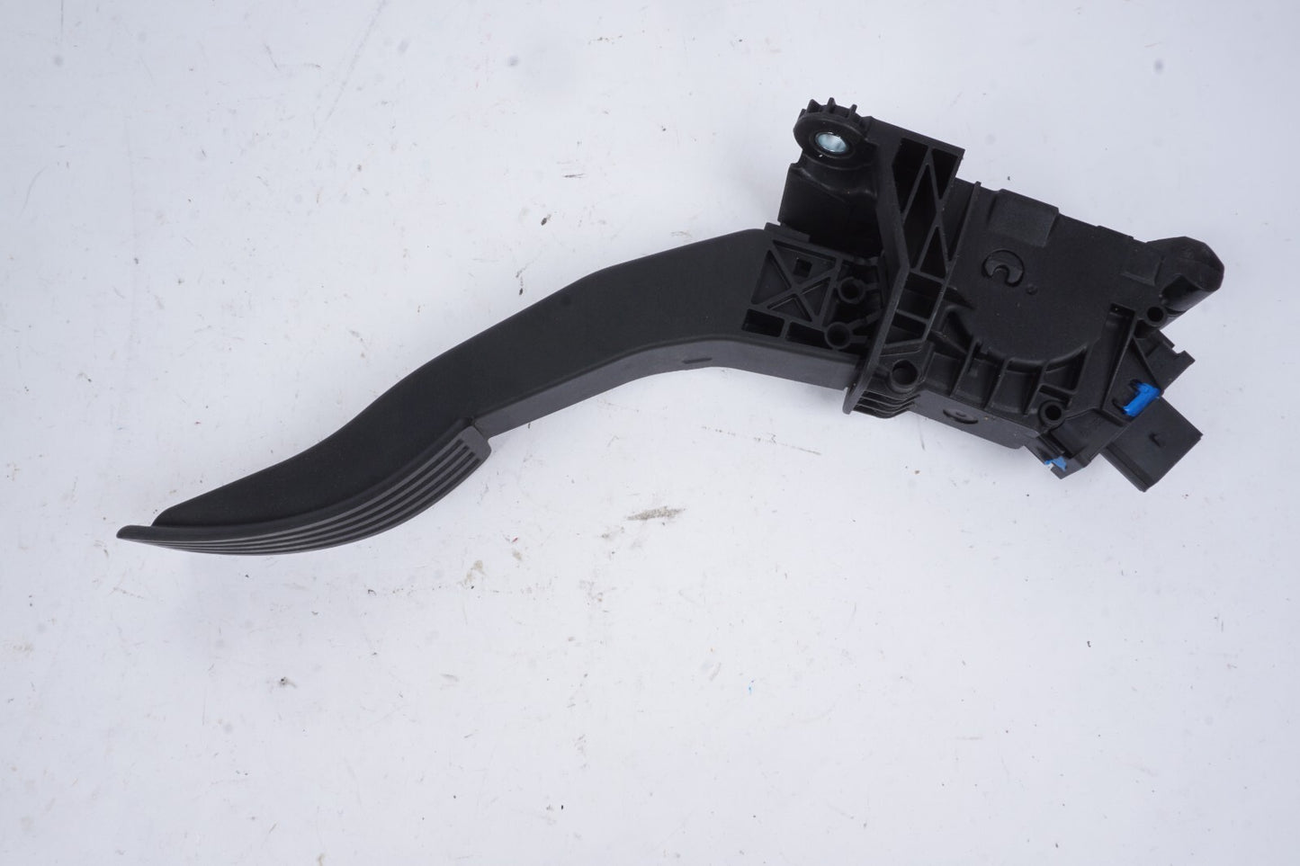 2021 - 2023 Polestar 2 Gas Pedal Accelerator 32264188 OEM