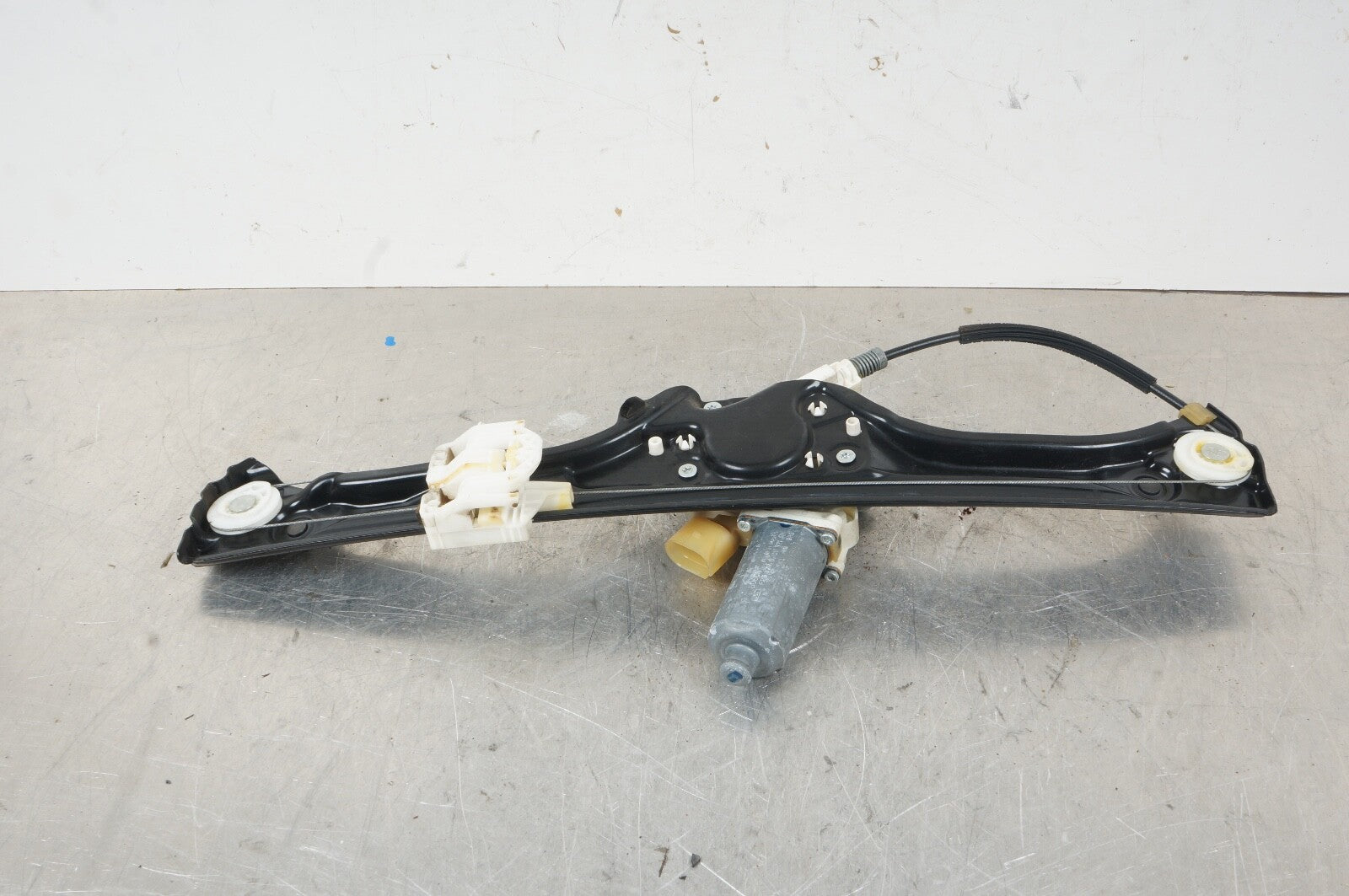 2007 - 2013 BMW X5 Rear Door Window Regulator w Motor Right 7137030 OEM