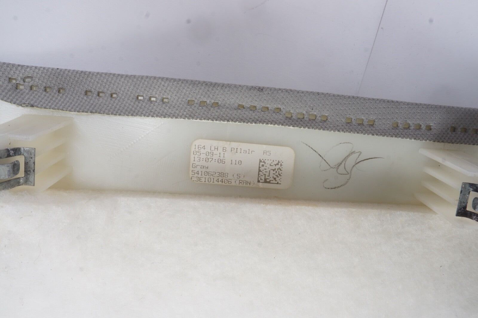 06-11 Mercedes W164 ML350  ML500 Upper Center B Pillar Trim Left Driver Side OEM