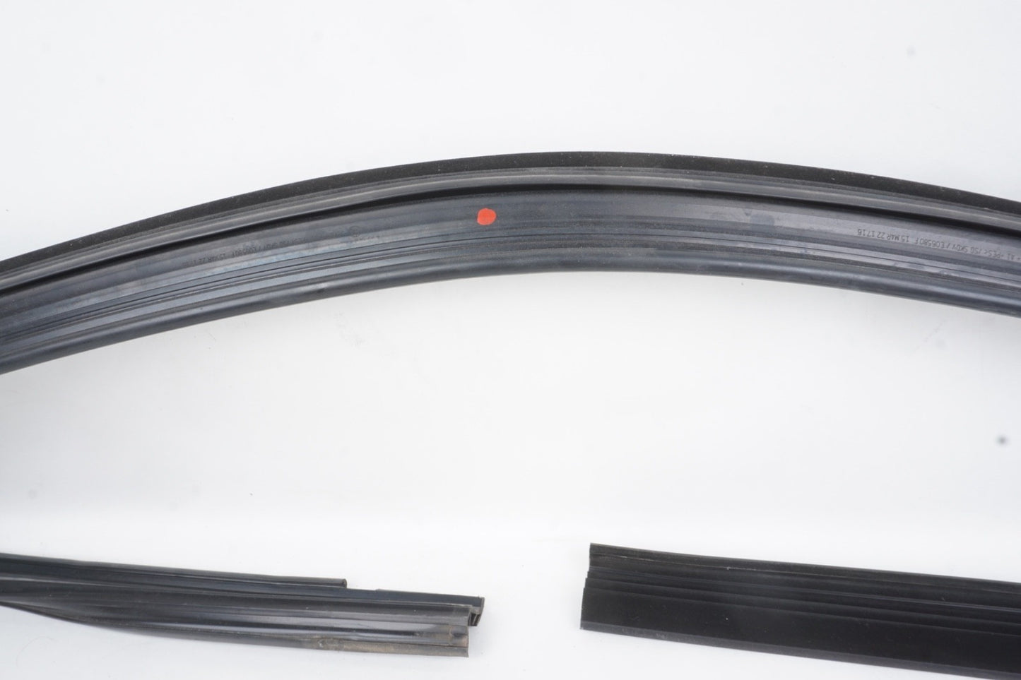 2022-2024 MERCEDES EQB350 X243 FRONT LEFT DOOR WINDOW GLASS RUN CHANNEL SEAL OEM