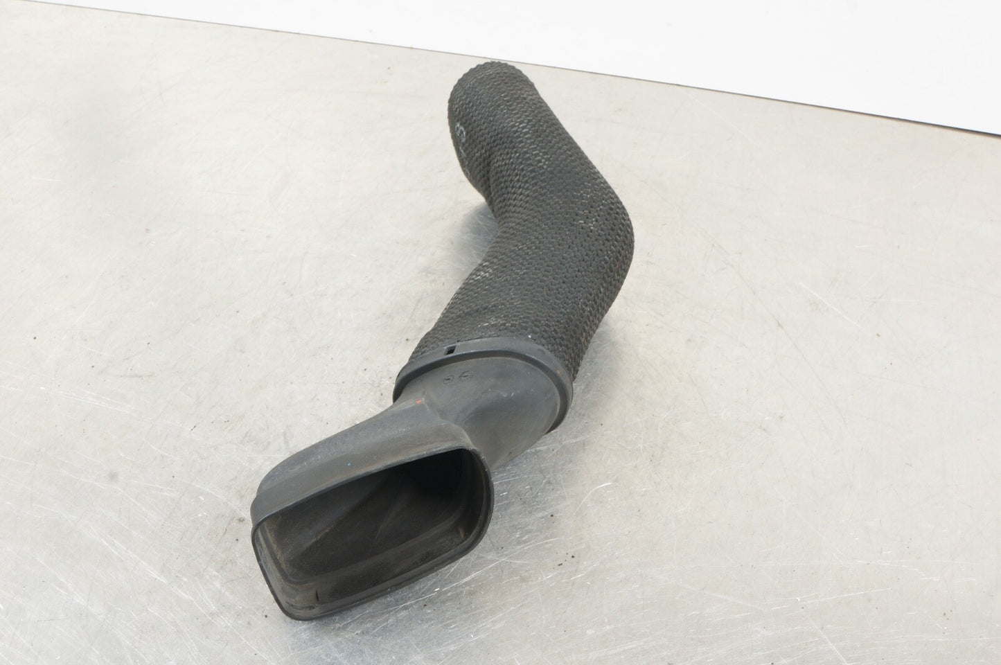 07-2011 mercedes w221 s550 right passenger engine air intake tube duct inlet oem