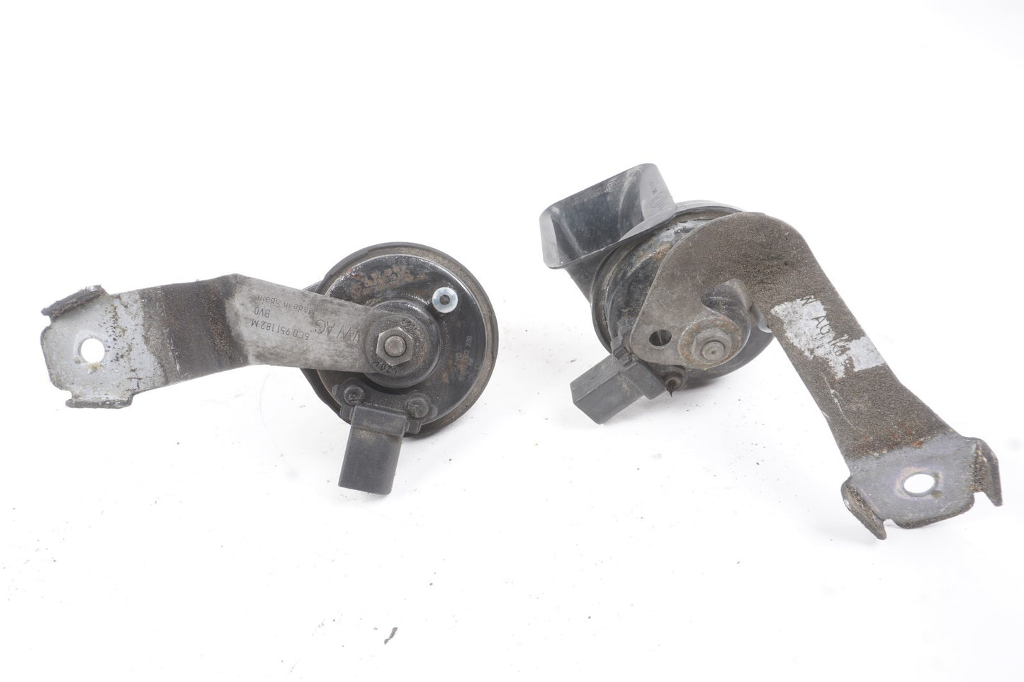 2012-2019 Volkswagen Passat Horn Signal High & Low w/ Bracket OEM