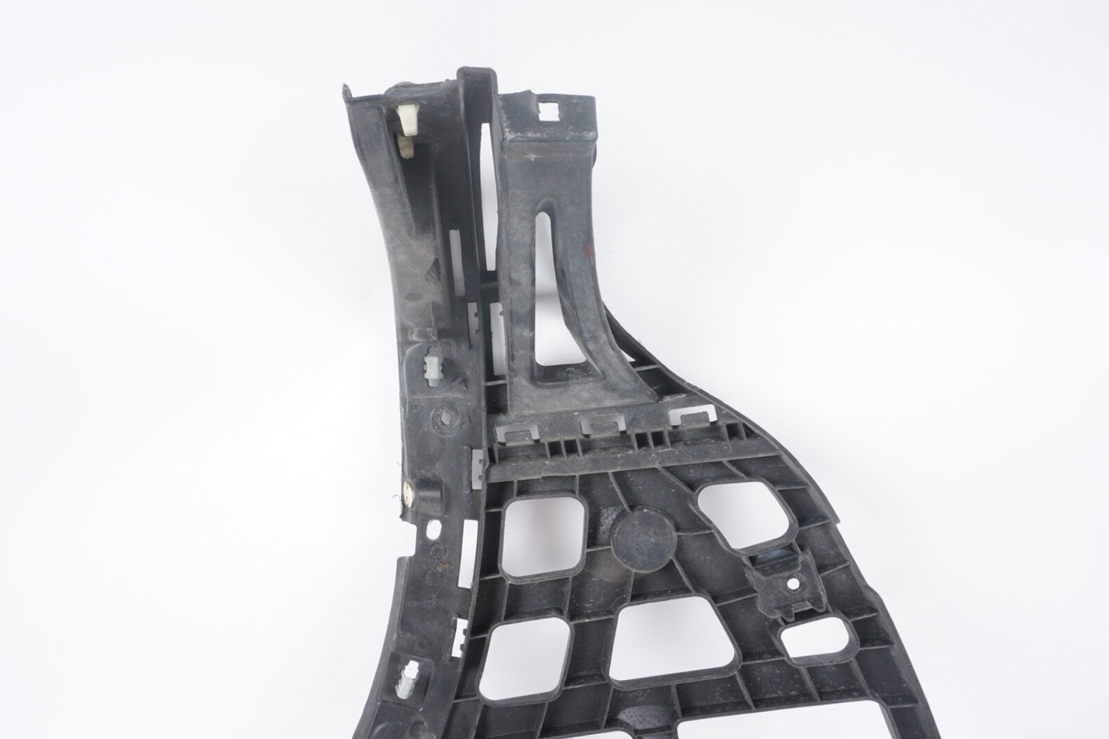 2011-2018 PORSCHE CAYENNE - Front LEFT - Upper Bumper Cover Bracket 7P5807771