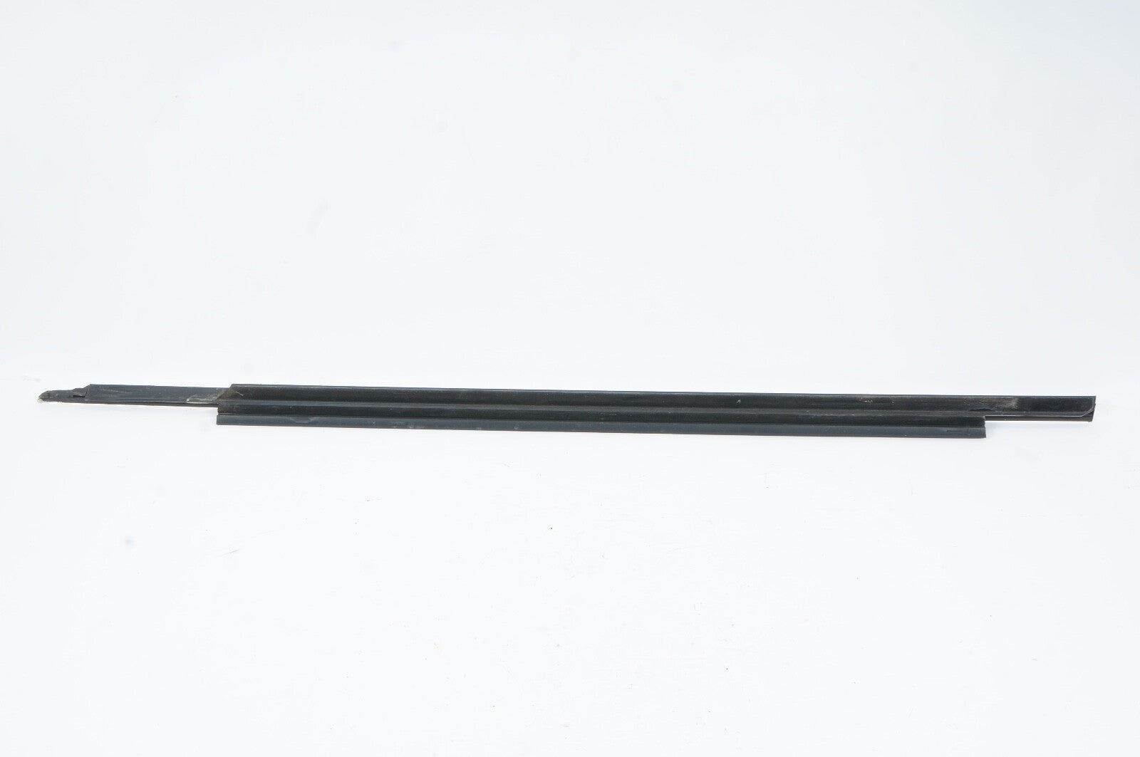 2012-2018 AUDI A7 FRONT LEFT DRIVER SIDE DOOR WINDOW BELT MOLDING 4G8853283B OEM