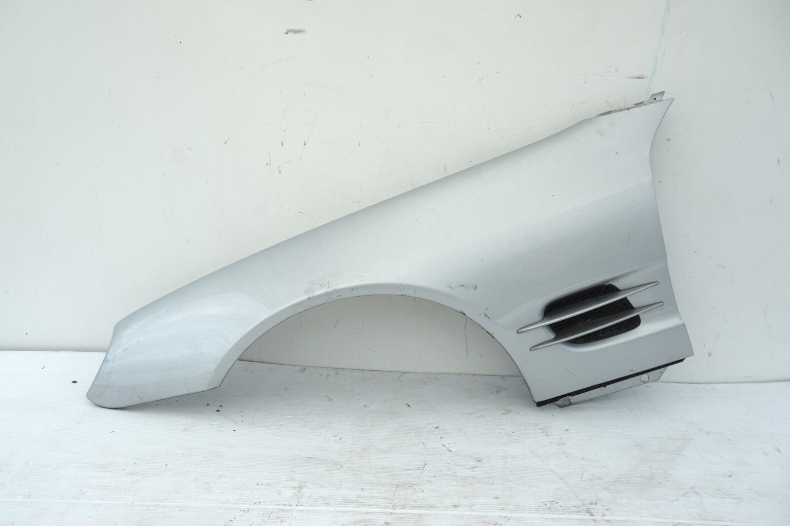2003-2008 Mercedes-Benz SL500 FRONT FENDER LEFT DRIVER SIDE OEM
