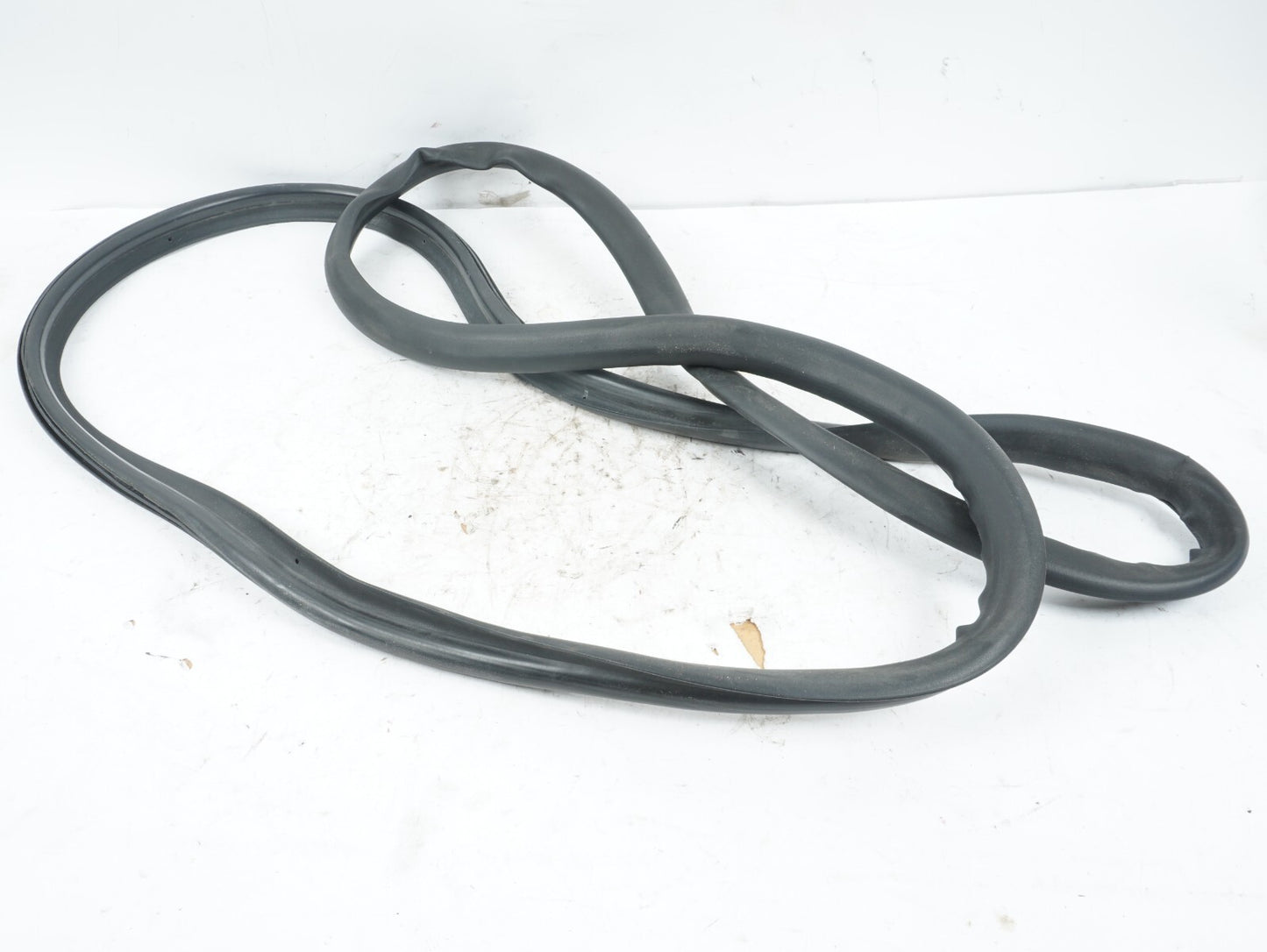 10 - 16 PORSCHE PANAMERA REAR TRUNK HATCH TAILGATE WEATHERSTRIP SEAL OEM