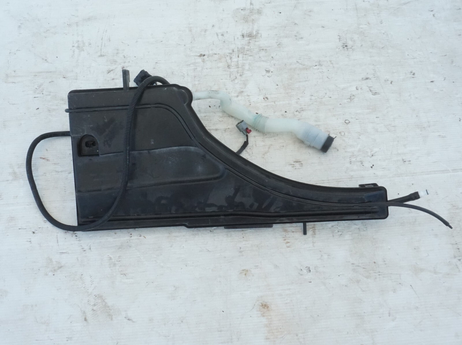 14 - 20 MASERATI QUATTROPORTE WINDSHIELD WASHER FLUID RESERVOIR TANK OEM