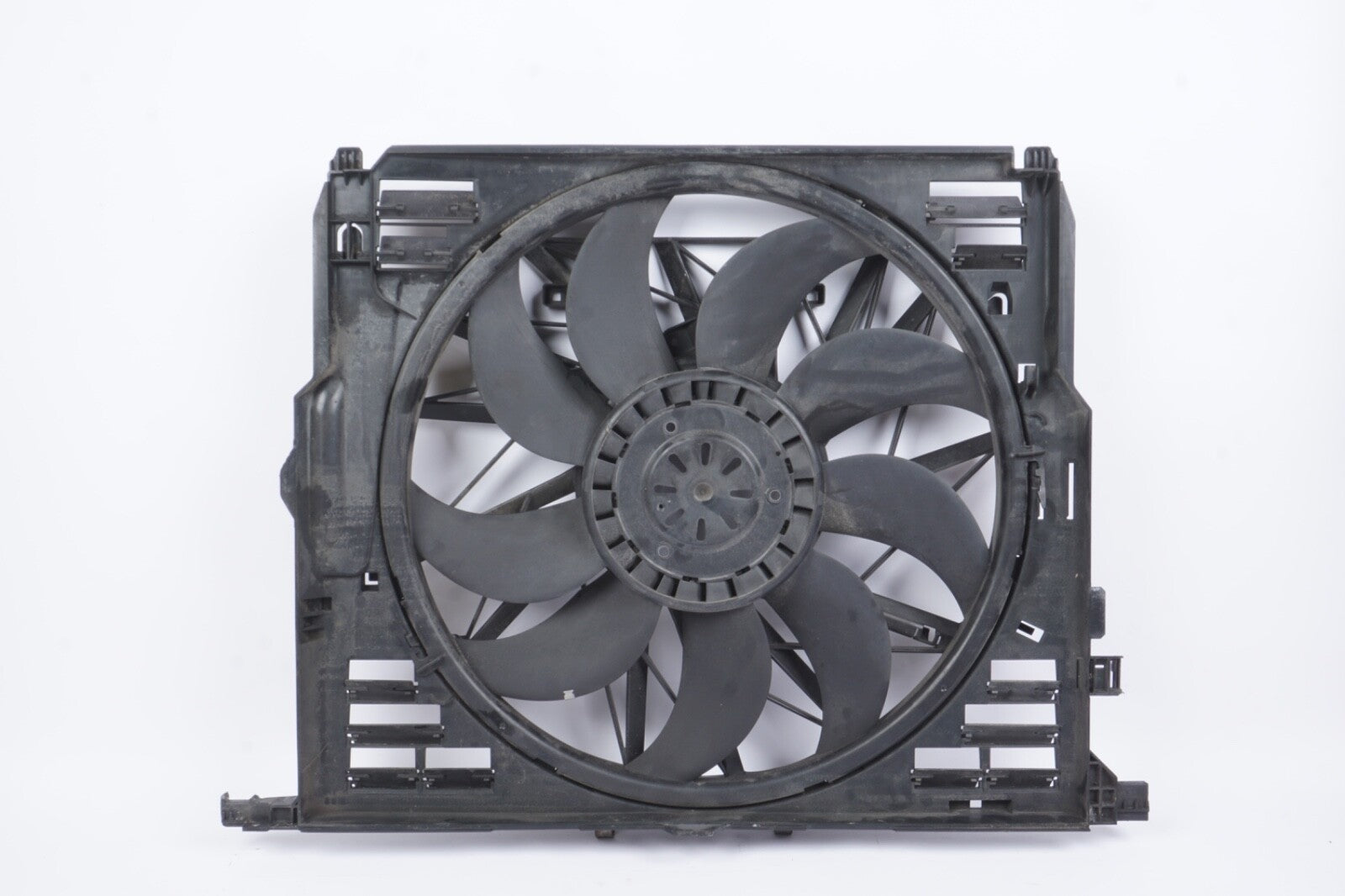 2009 - 2015 BMW 750 F01 650I F12 RADIATOR COOLING FAN OEM