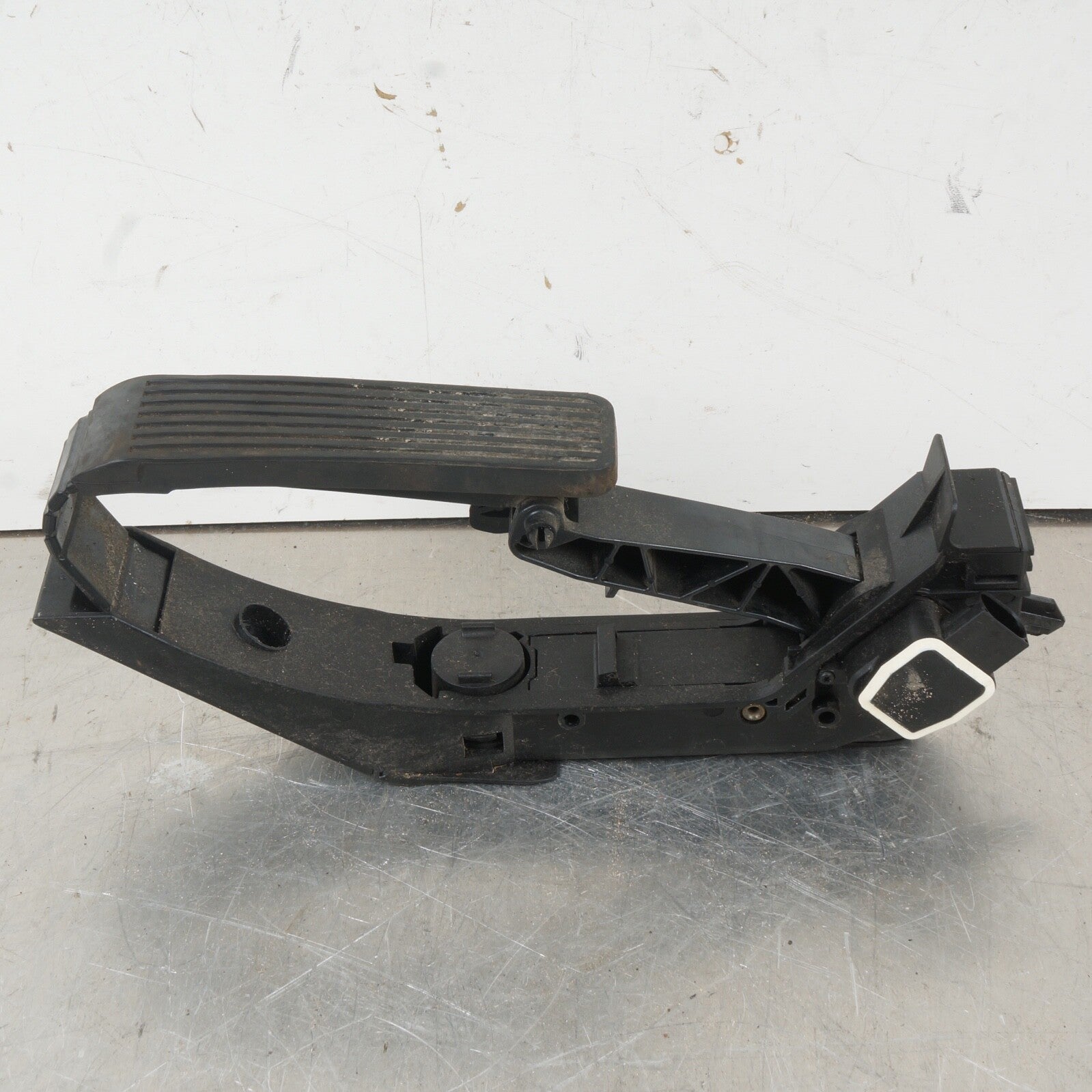 07-13 Mercedes W221 S550 S63 CL550 CL600 Gas Accelerator Pedal 2213000104 OEM