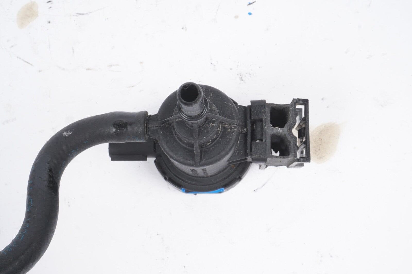 11-18 Mercedes W216 CL550 CLS550 S550 Fuel System Purge Valve 0014760532 OEM