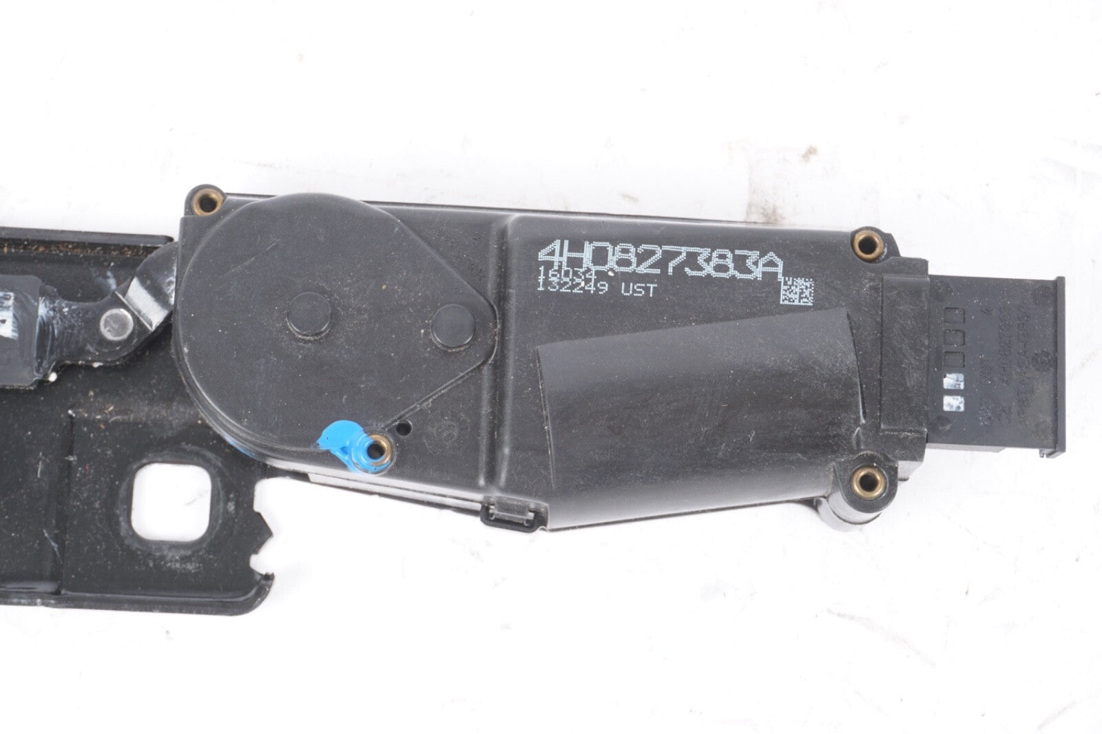 2012 - 2017 AUDI A7 TRUNK LID LATCH LOCK ACTUATOR STRIKER PLATE 4H0827383A OEM