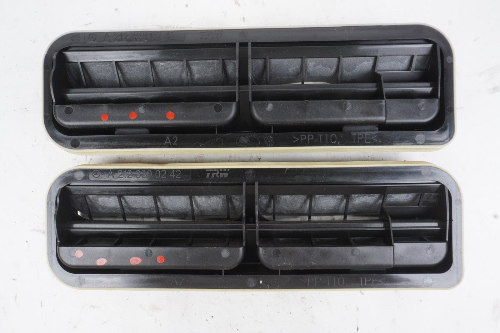 2008 - 2014 Mercedes C300 Rear Left And Right Quarter Air Vent Grille OEM
