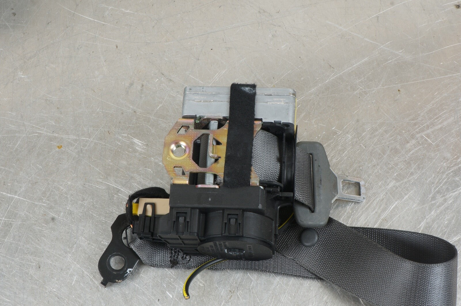 03-06 MERCEDES R230 SL500 FRONT RIGHT PASSENGER SIDE SEAT BELT RETRACTOR OEM