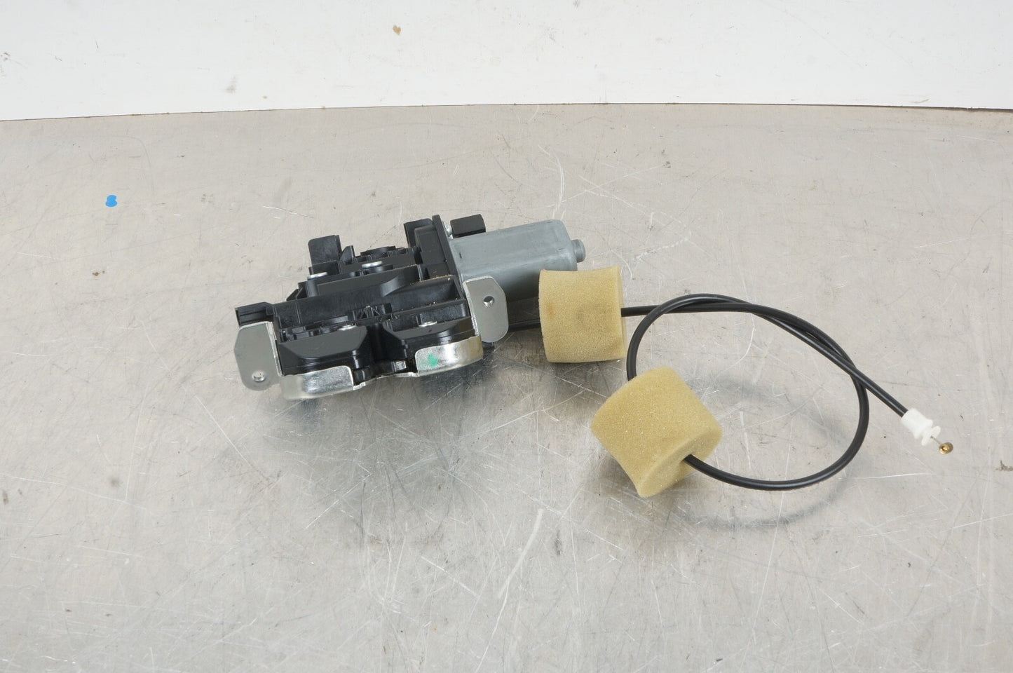 07-14 Mercedes W221 S550 CL550 Rear Trunk Lid Latch Lock Actuator