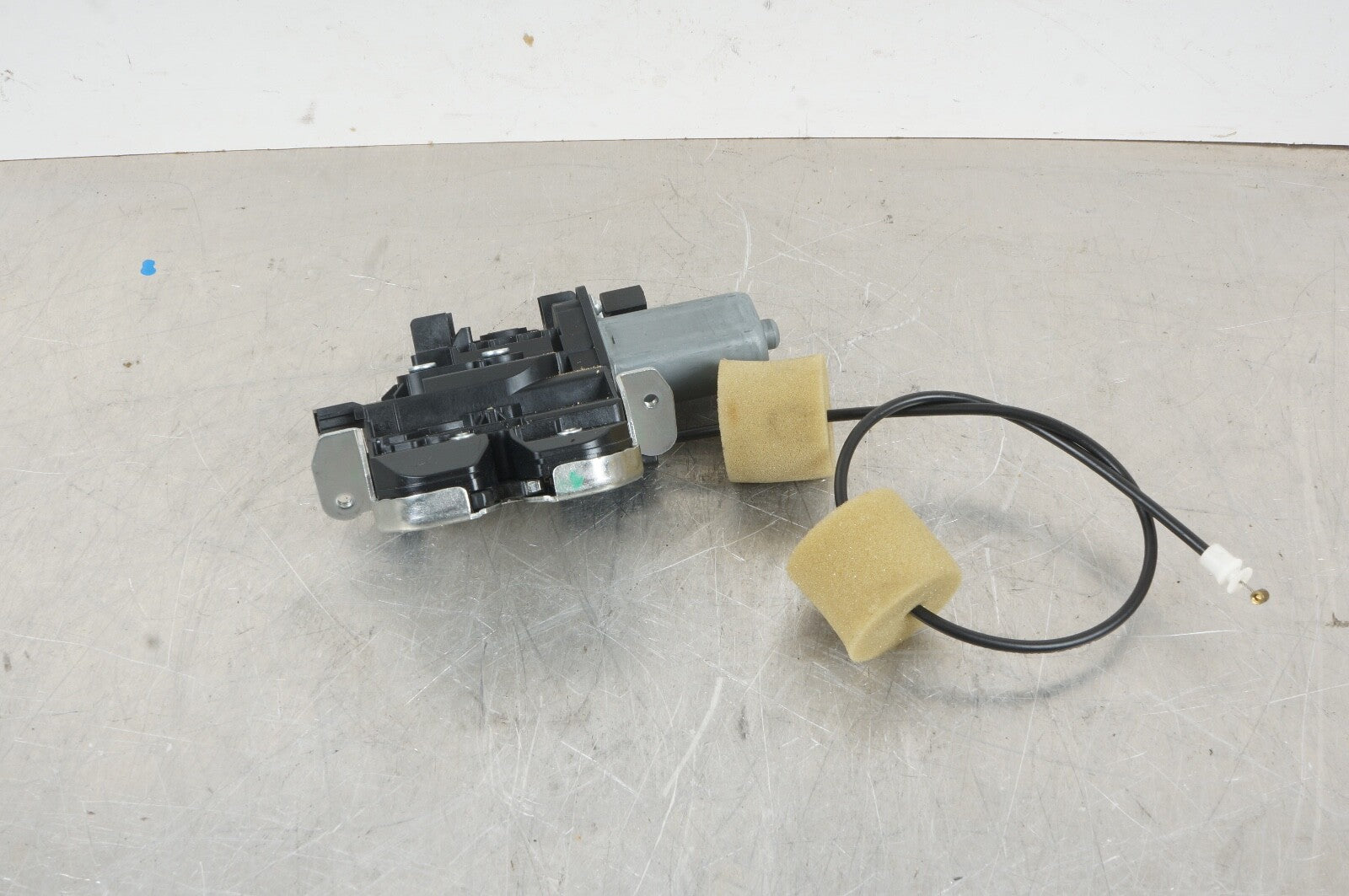 07-14 Mercedes W221 S550 CL550 Rear Trunk Lid Latch Lock Actuator