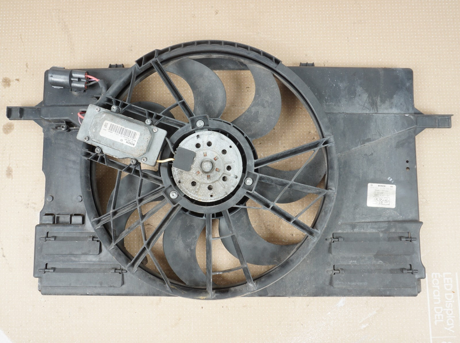 2006-2013 VOLVO C70 T5 ENGINE MOTOR RADIATOR COOLING FAN W/ SHROUD  OEM