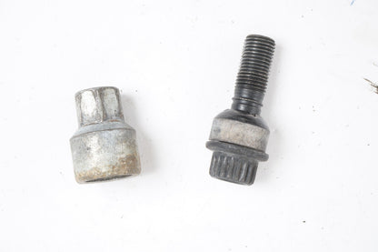 2011-2018 PORSCHE CAYENNE - Locking LUG NUT / BOLT SET W/ KEY 95836105700