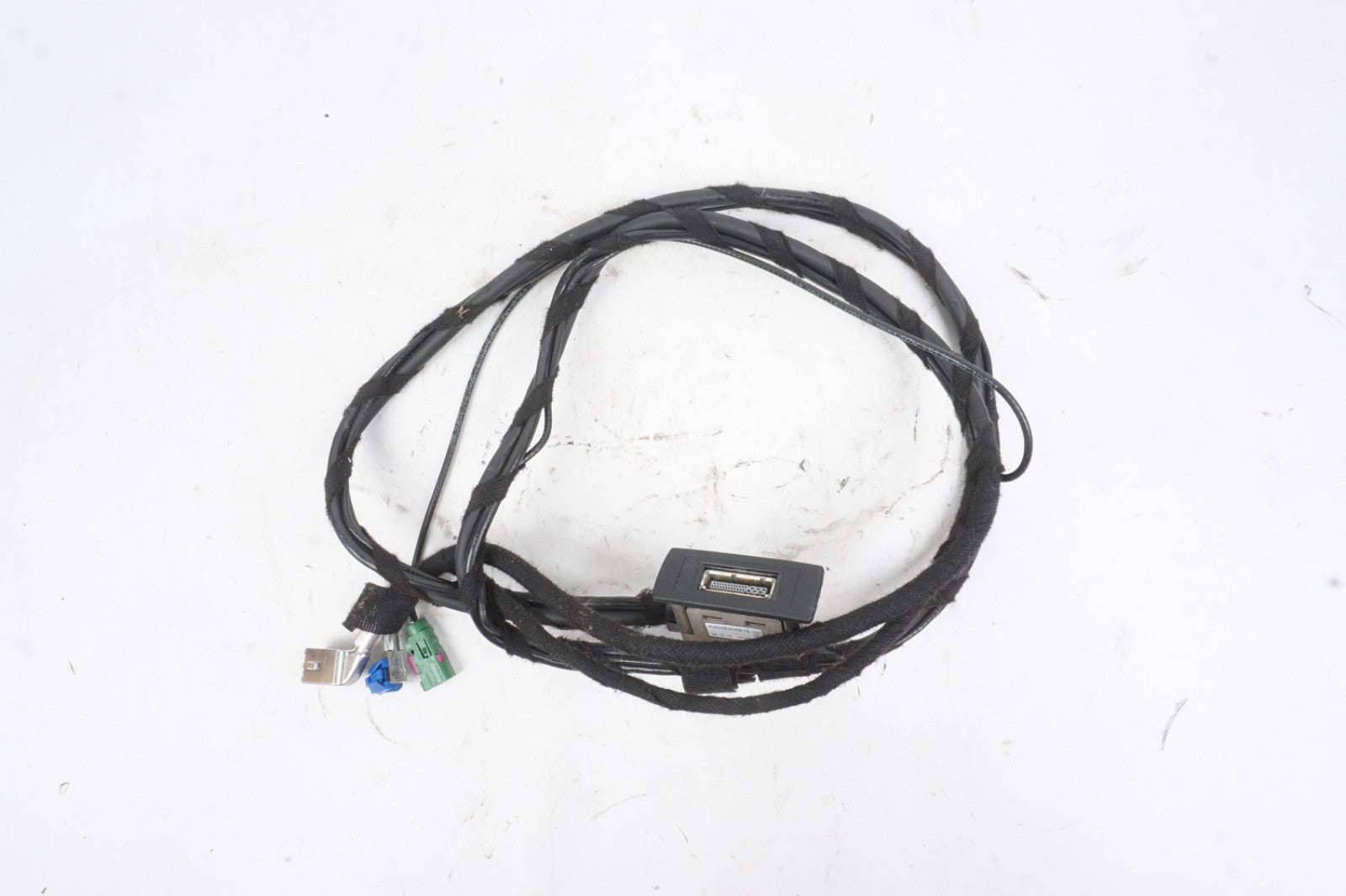 2012 - 2015 Mercedes C E W207 W204 CENTER CONSOLE USB PORT WITH WIRE HARNE