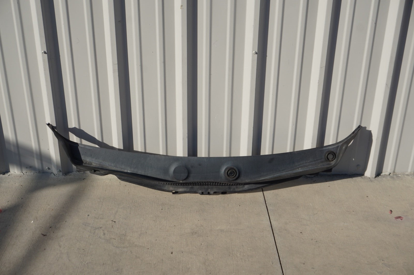 2018 - 2023 BMW X2 F39 FRONT WINDSHIELD COWL VENT GRILLE COVER PANEL OEM