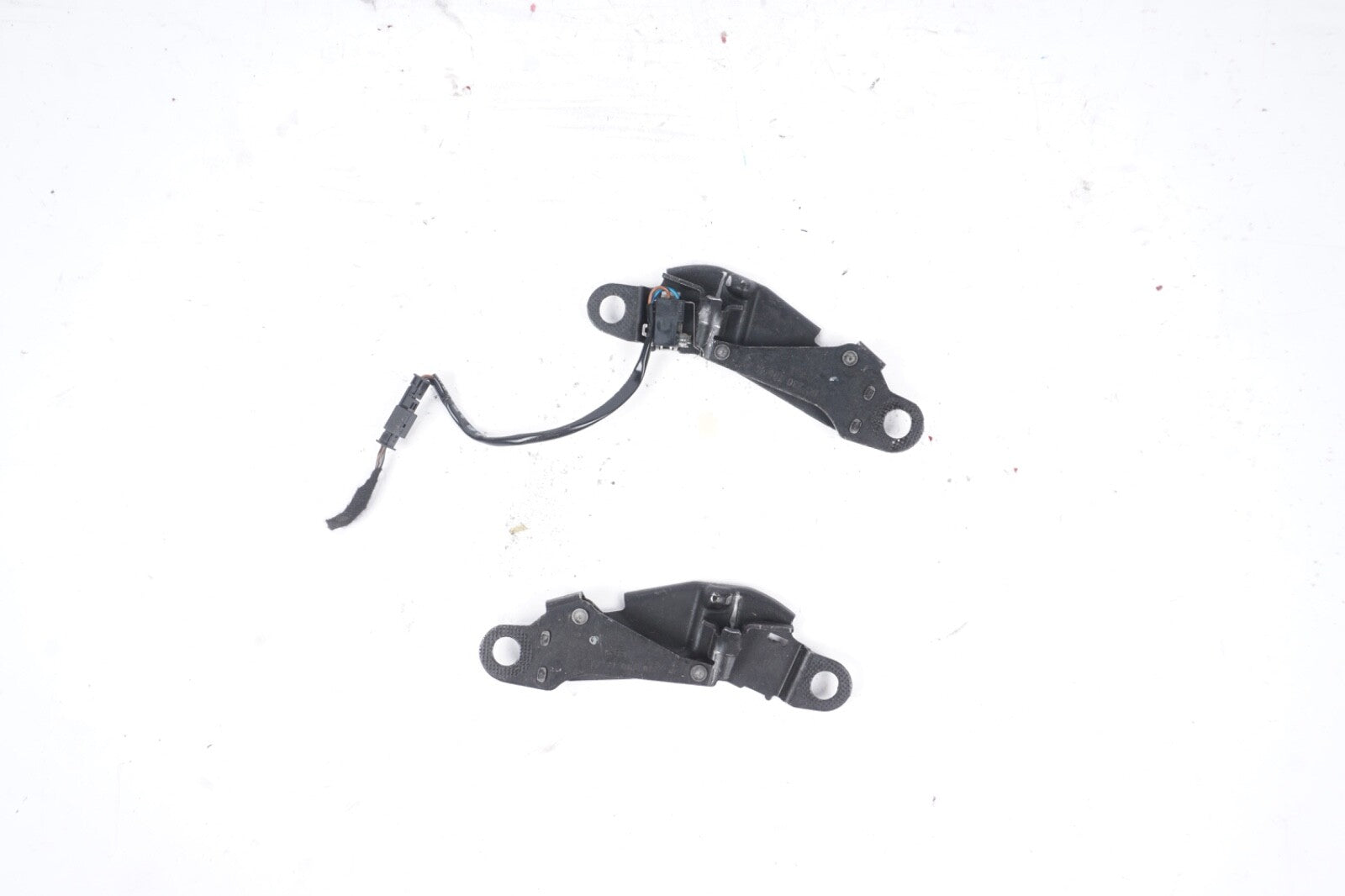 2003 - 2006 MERCEDES SL500 R230 ROADSTER LEFT & RIGHT UPPER ROOF LOCK STRIKERS