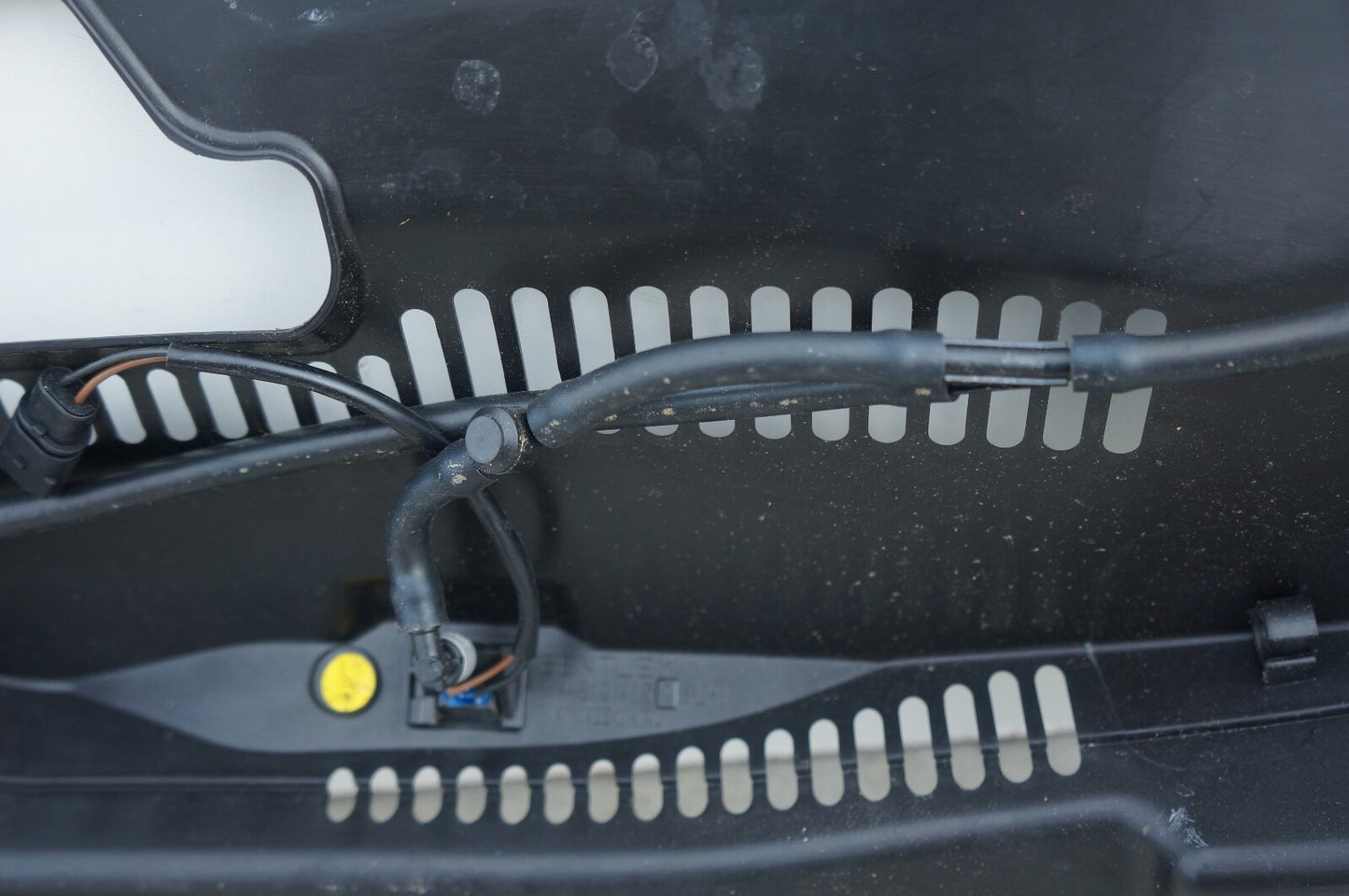 2010 - 2020 Bentley Mulsanne Front Windshield Cowl Vent Grille Trim Panel