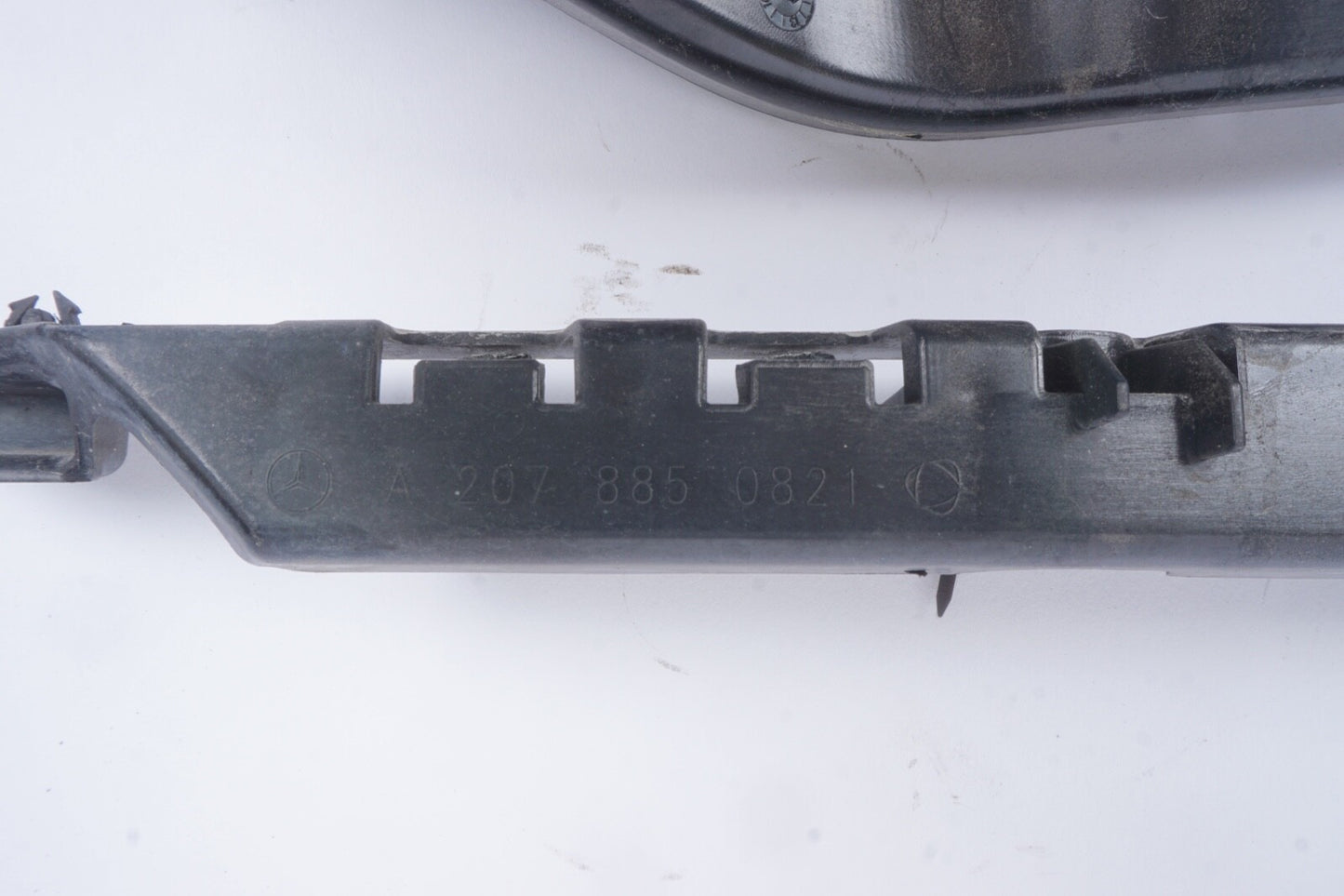 2012 - 2017 Mercedes E350 E550 Rear Right Left Bumper Bracket Side Retainer