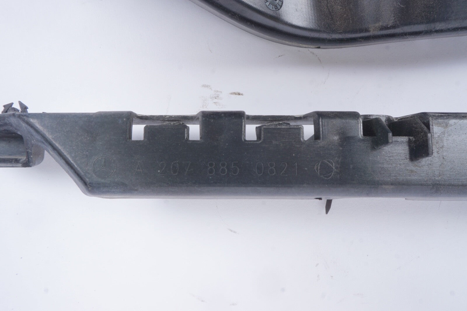 2012 - 2017 Mercedes E350 E550 Rear Right Left Bumper Bracket Side Retainer