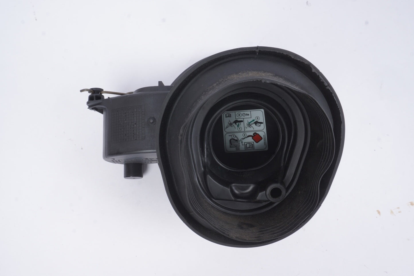 2012-2018 FORD FOCUS SEDAN REAR FUEL GAS TANK FILLER COVER LID OEM