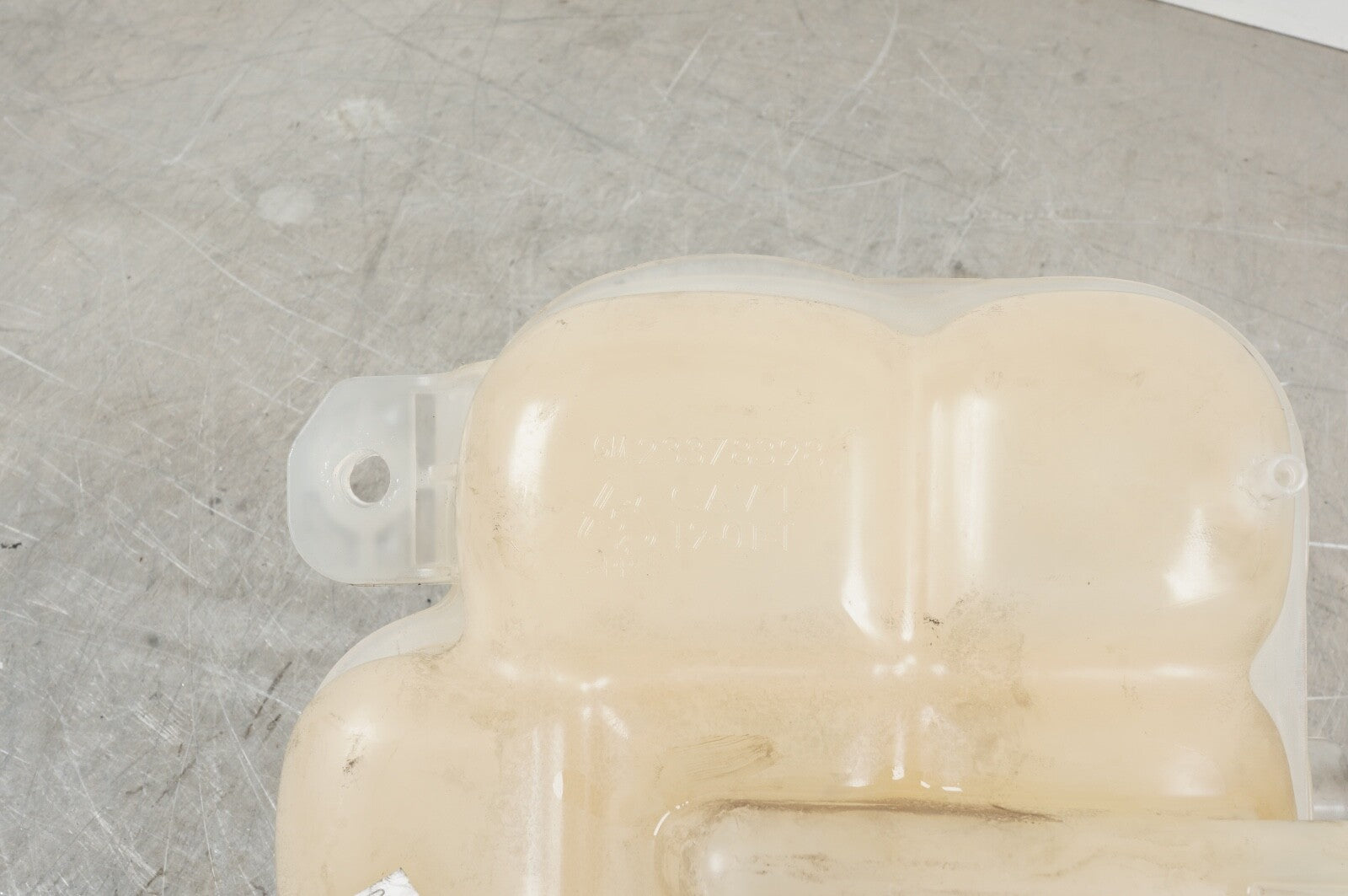 Radiator Coolant Reservoir 2020 2021 2022 Cadillac CT4 23378398
