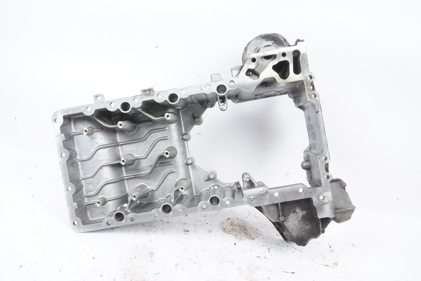 13 - 18 BMW 550I 650I 750I 4.4L N63TU Oil Pan Upper OEM