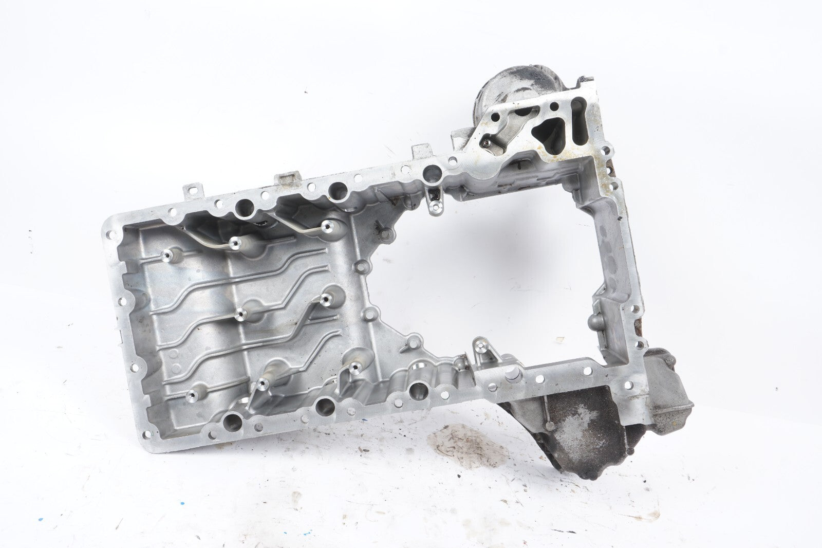13 - 18 BMW 550I 650I 750I 4.4L N63TU Oil Pan Upper OEM