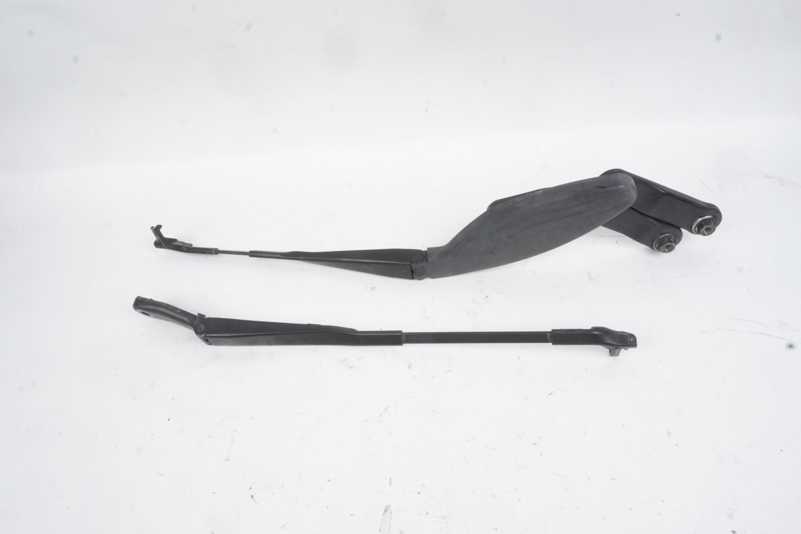 03-06 MERCEDES R230 SL500 FRONT RIGHT / LEFT WINDSHIELD WIPER ARM SET PAIR OEM
