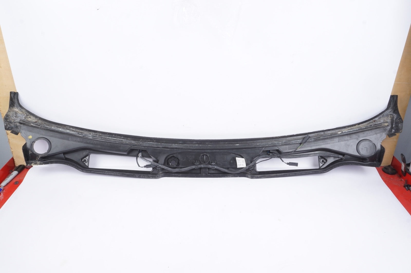 2007 - 2013 BMW 335I E92 E93 FRONT WINDSHIELD WIPER VENT GRILL COVER PANEL OEM