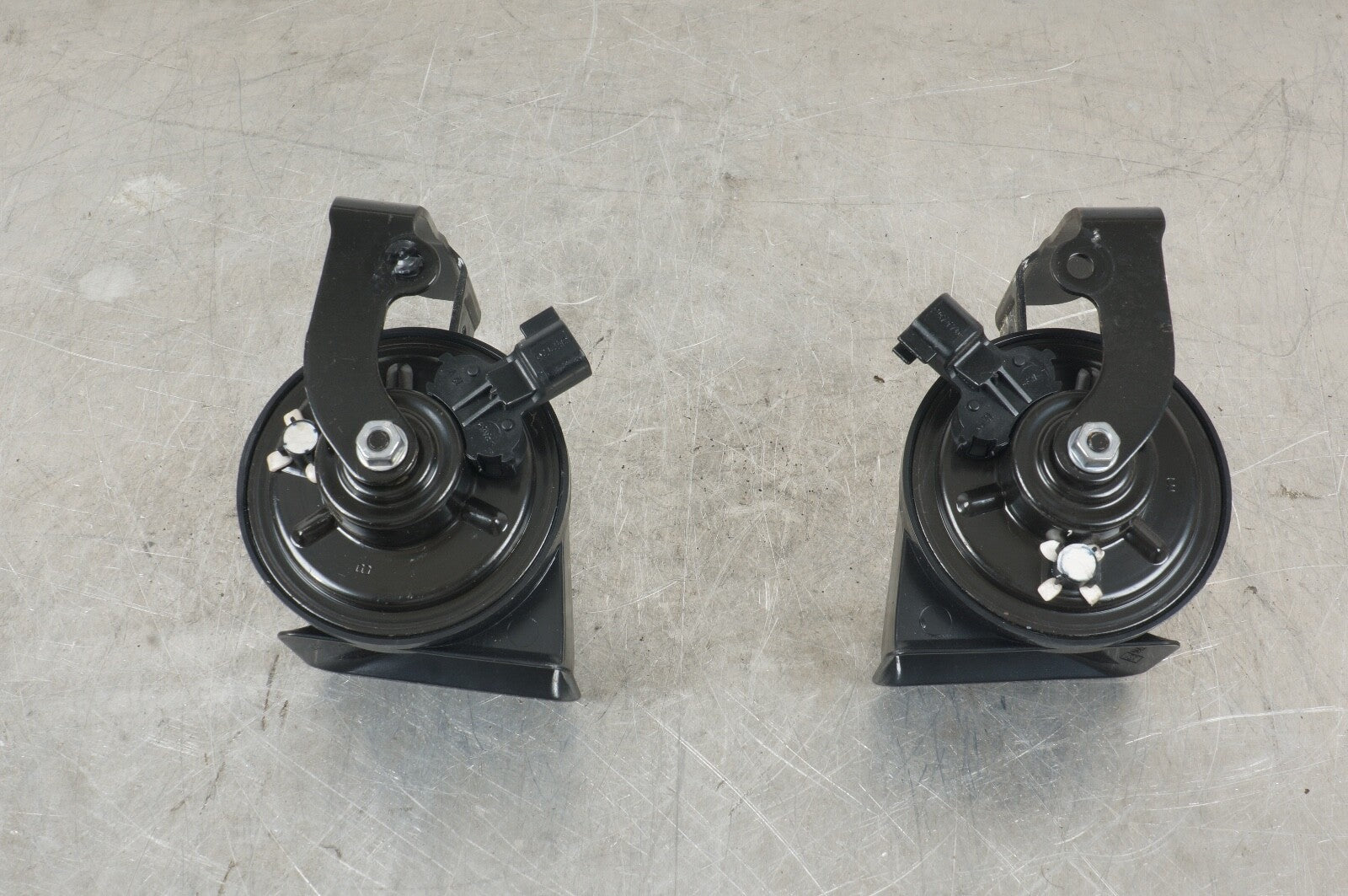 2020-2023 CADILLAC CT4 FRONT RIGHT LEFT SIDE LOW NOTE TONE HORN SIGNAL PAIR