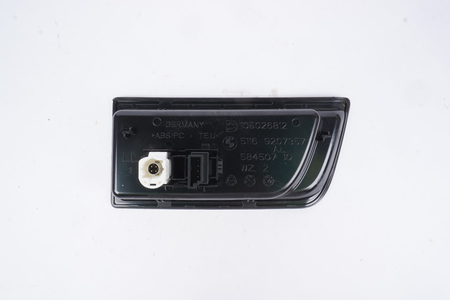 14-16 BMW 428 435 440 Convertible Center Console USB & AUX Port Socket  OEM
