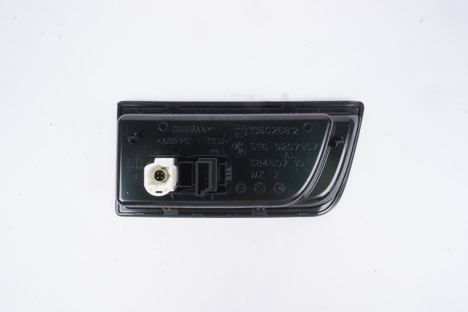 14-16 BMW 428 435 440 Convertible Center Console USB & AUX Port Socket  OEM