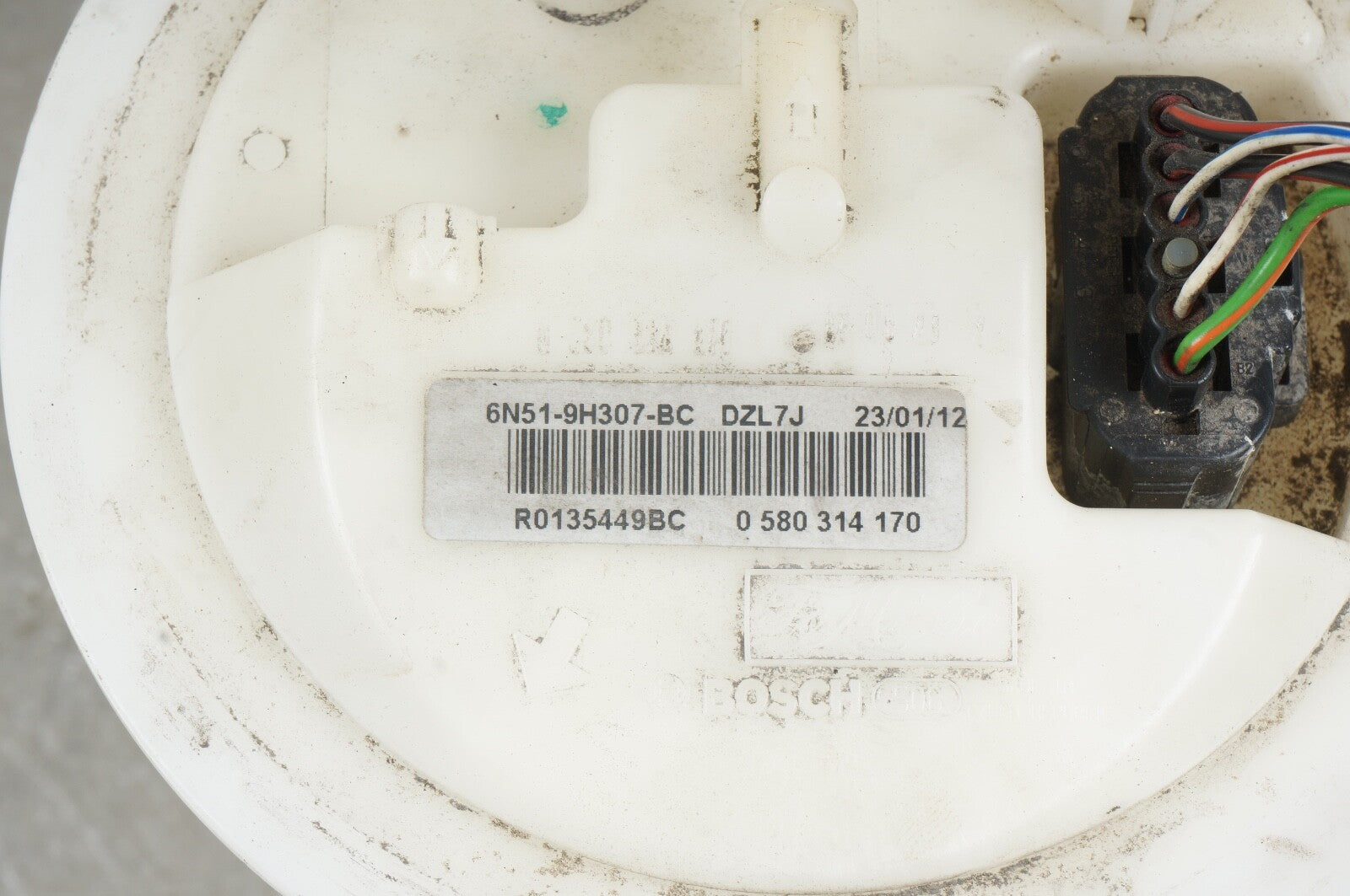 2007 - 2013 VOLVO C30 C70 GASOLINE PETROL ELECTRIC FUEL PUMP WITH LEVEL SENSOR