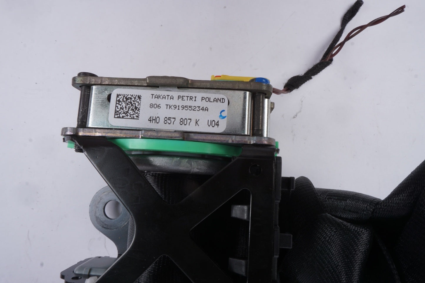 2013-2018 AUDI S8 - REAR Center SEAT BELT Retractor 4H0857807K Black