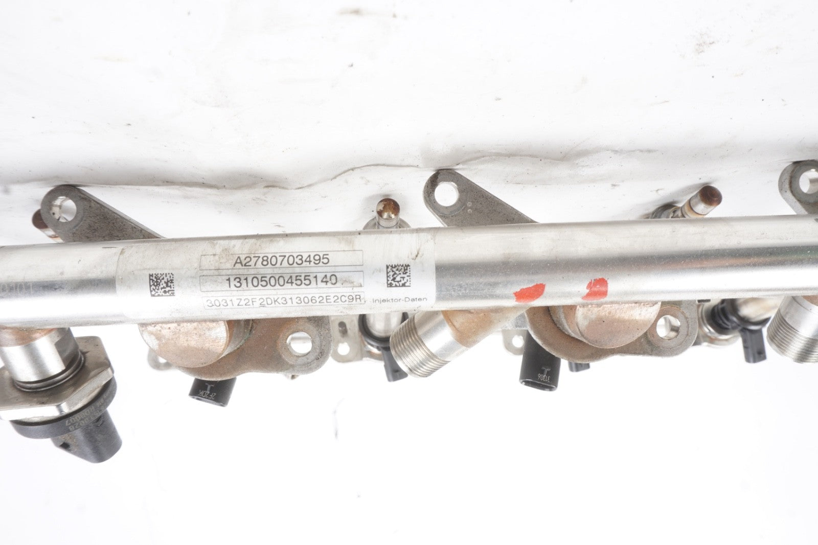 2012 - 2018 Mercedes X166 GL450 GL550 Right Side Fuel Injector Rail OEM