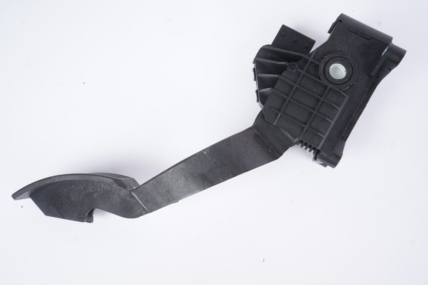 2014 - 2017 Fiat 500L Gas Pedal Accelerator 55702020 OEM