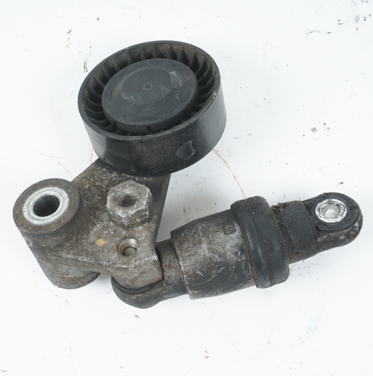 2013-2018 HYUNDAI SANTA FE ENGINE SERPENTINE BELT TENSIONER OEM