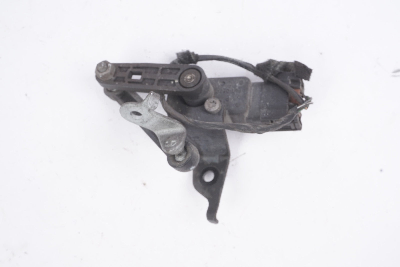 2018-2023 BMW X2 (F39) REAR SUSPENSION HEIGHT LEVEL SENSOR 6870200