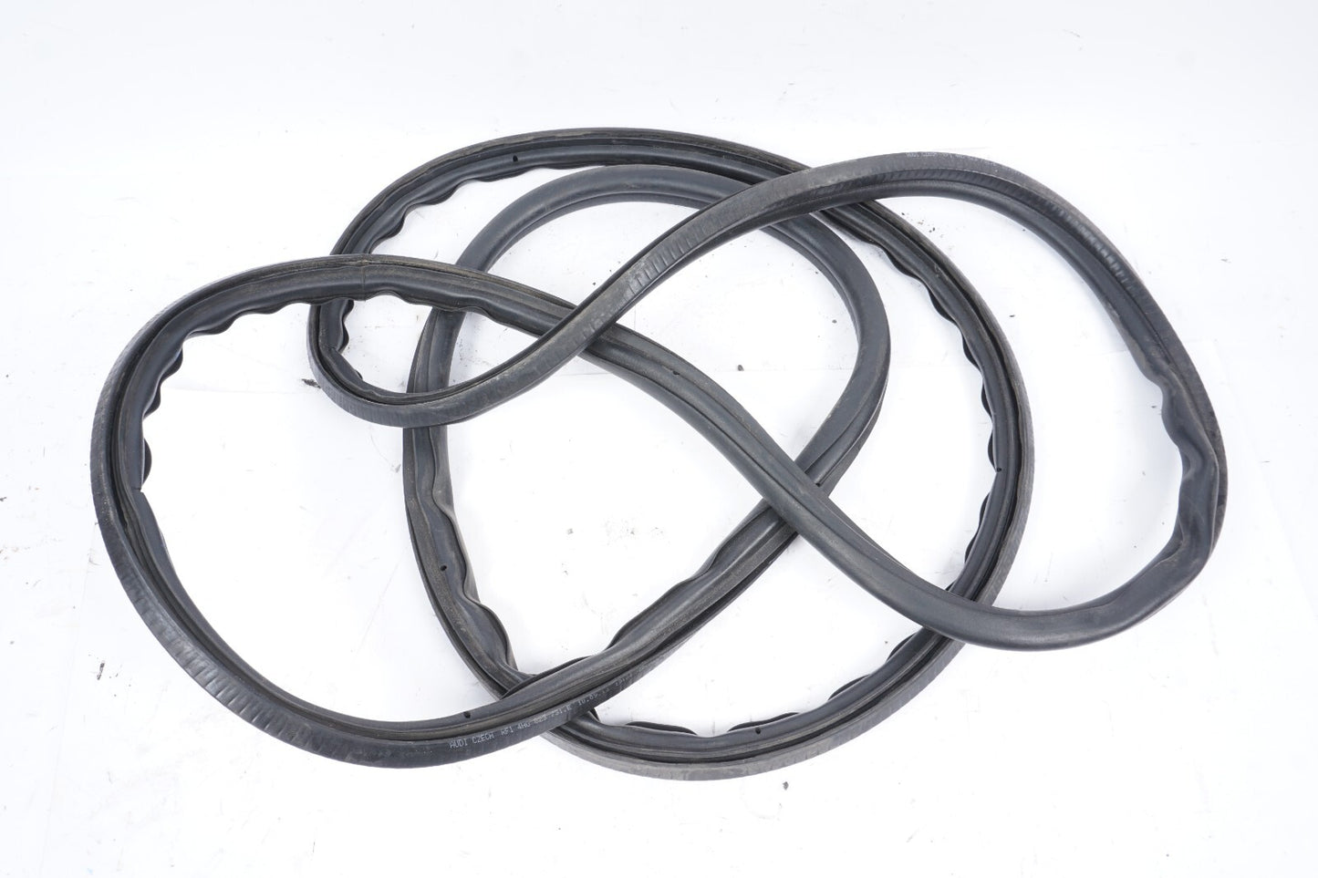 2013 - 2017 Audi A8L A8 Hood Bonnet Weatherstrip Seal 4H0823731E OEM