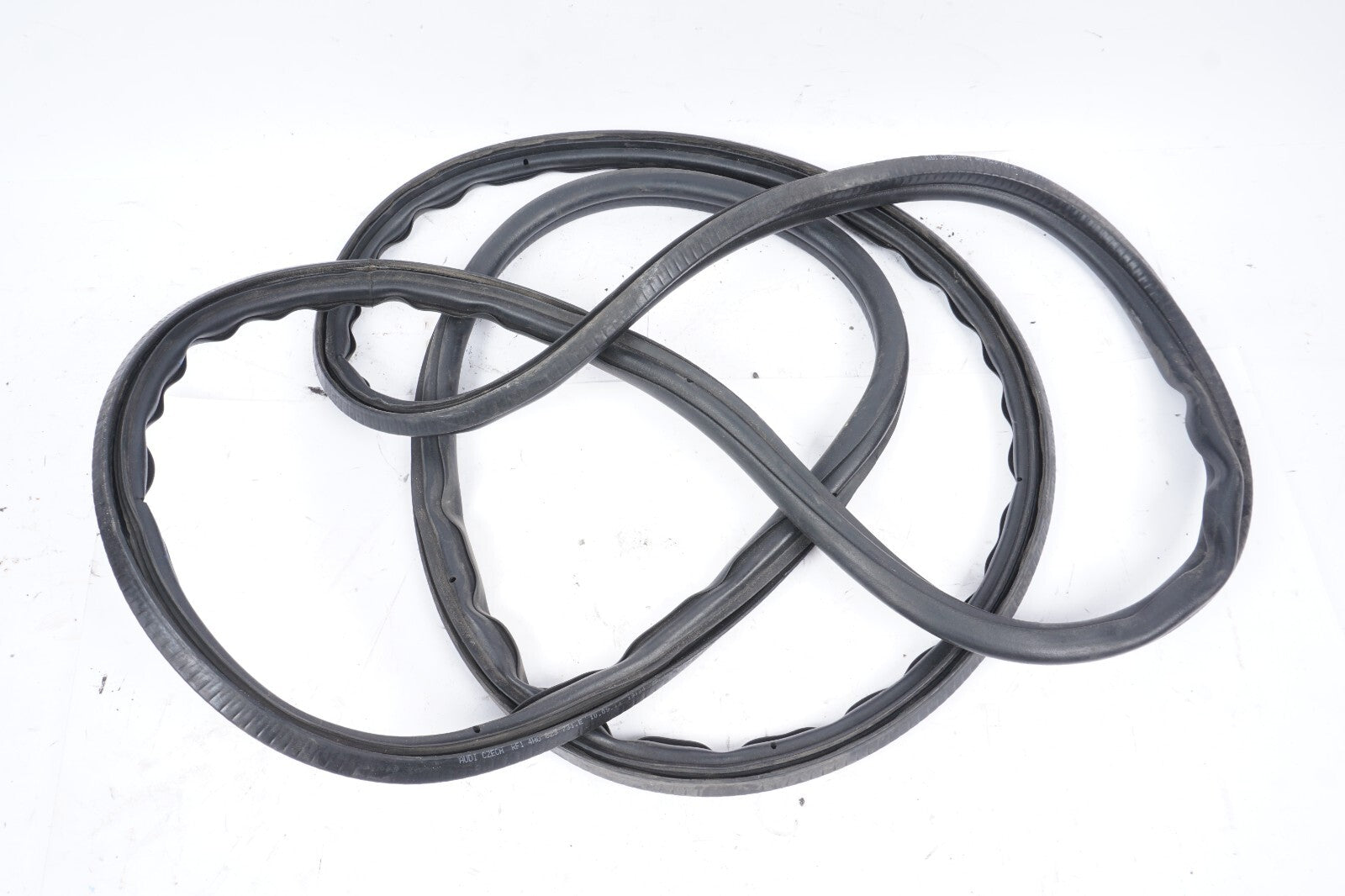 2013 - 2017 Audi A8L A8 Hood Bonnet Weatherstrip Seal 4H0823731E OEM