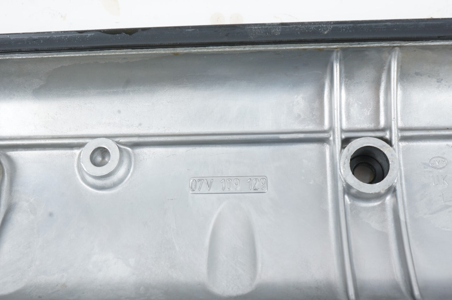 2015 - 2020 BENTLEY MULSANNE 6.8L CYLINDER HEAD COVER LEFT 07V109129 OEM