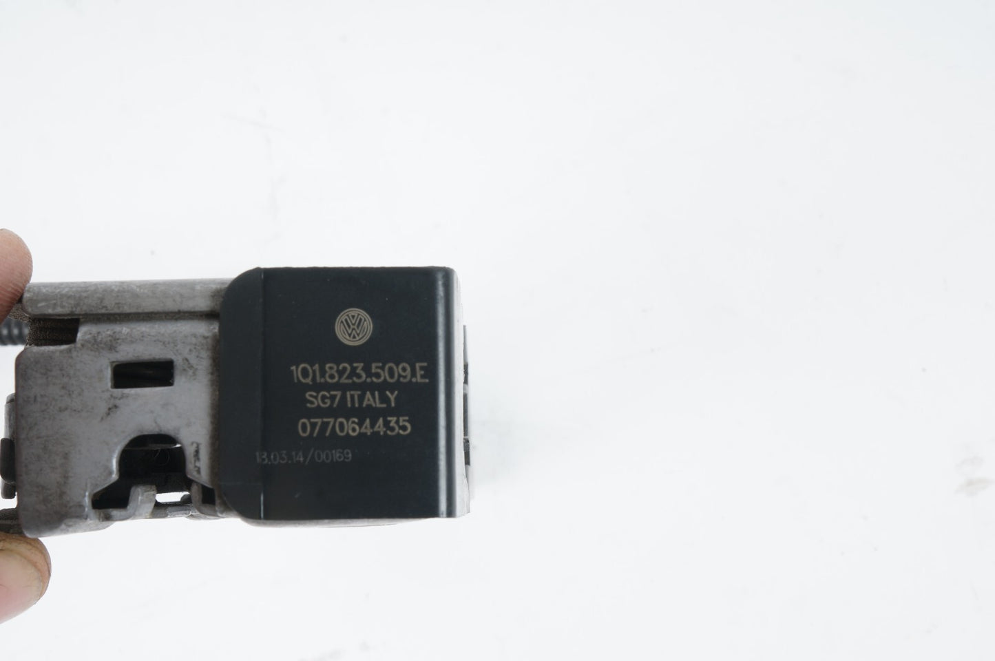 2007 - 2016 VOLKSWAGEN EOS HOOD LATCH LOCK 1Q1823509E OEM